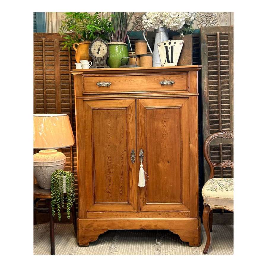 C1900 Antique Pine Rustic Cupboard , Kitchen Larder or Linen Closet