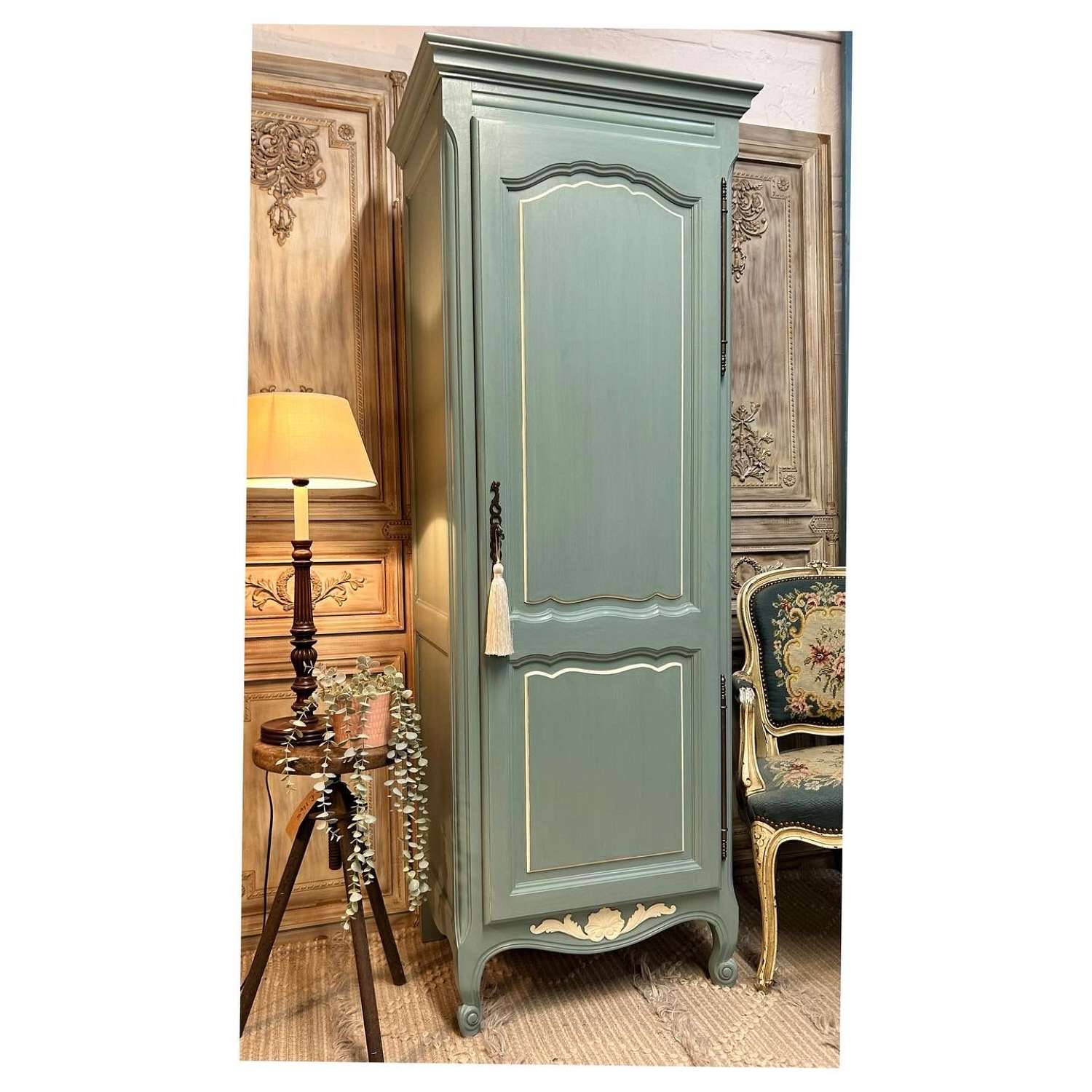 Single French Wardrobe in Oval Room Blue